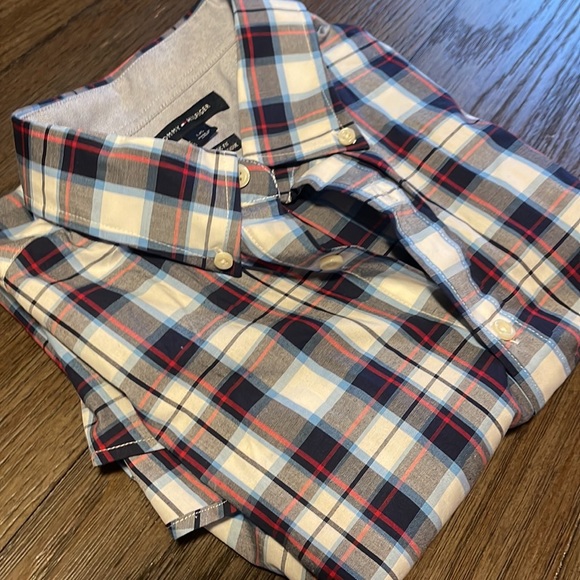 Nice Tommy Hilfiger long sleeve. Bought hardly wear. - Picture 4 of 4